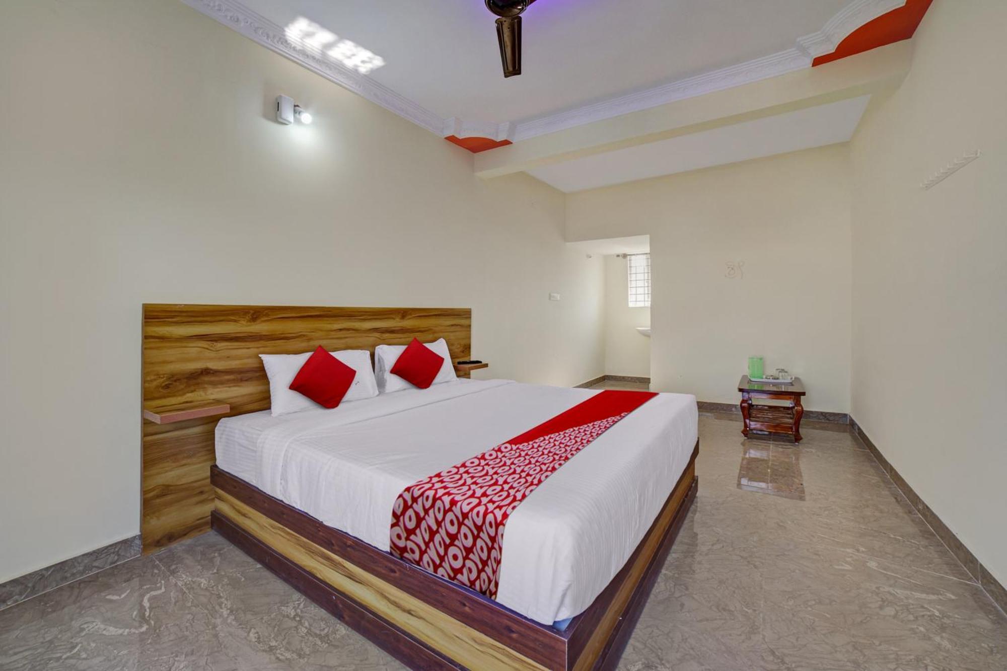 Oyo Hotel Pvg Comfort Chik Bānavar エクステリア 写真