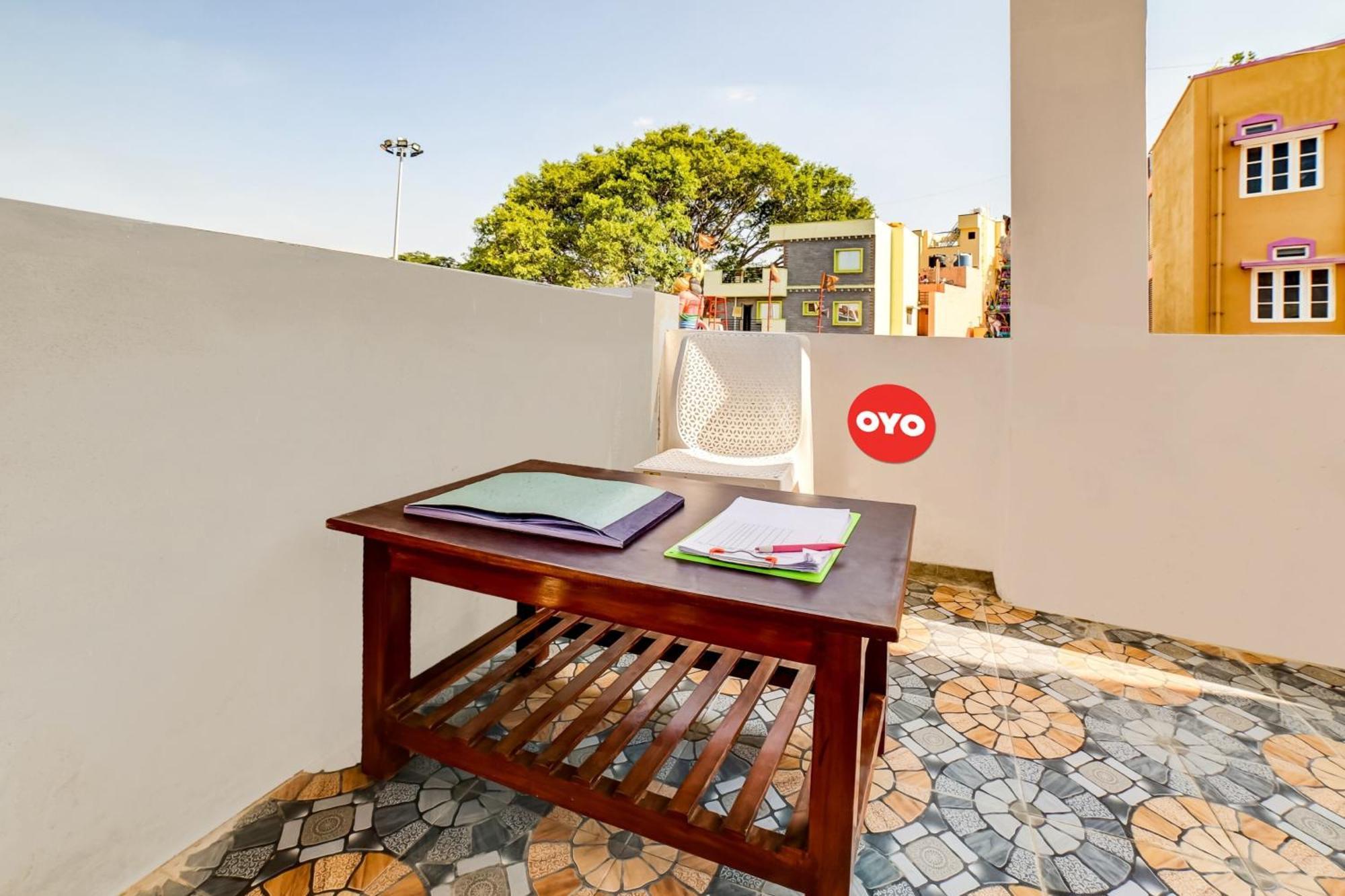 Oyo Hotel Pvg Comfort Chik Bānavar エクステリア 写真